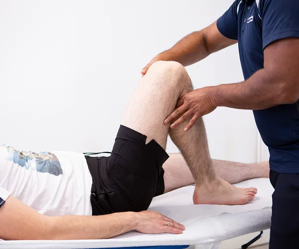 knee pain treatment with injection therapy at Chester clinic